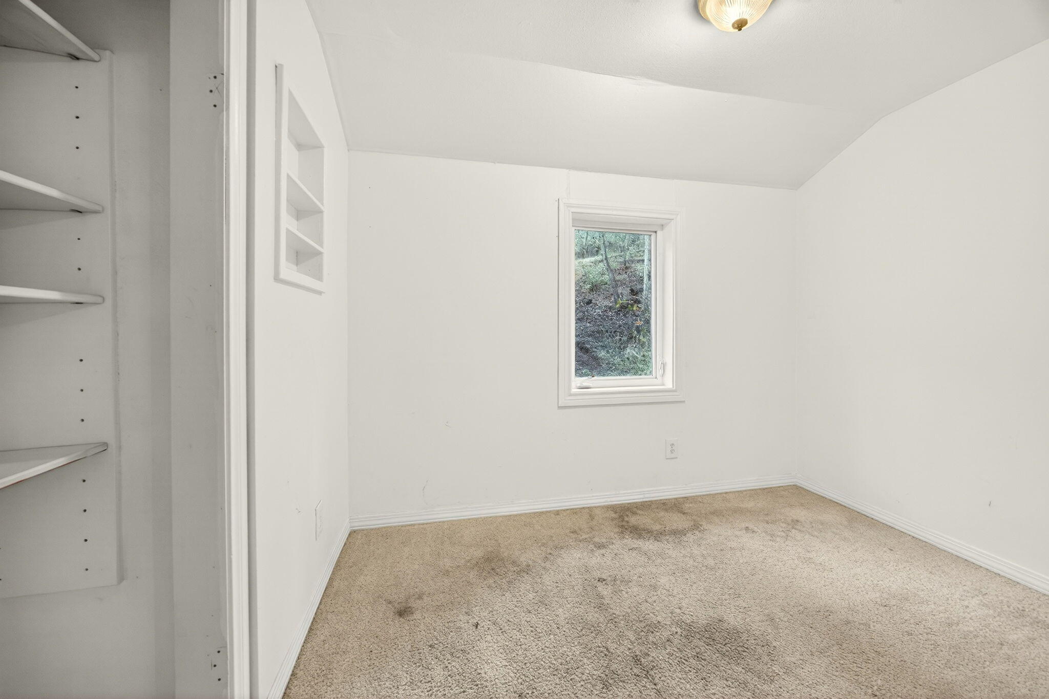 4098 Foots Creek R Fork Road