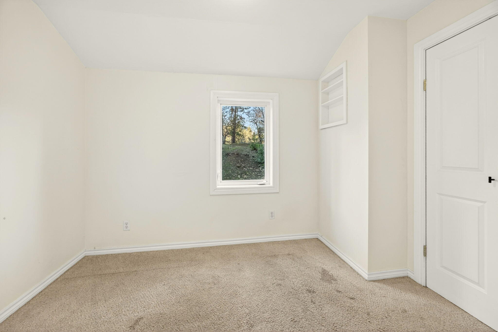 4098 Foots Creek R Fork Road