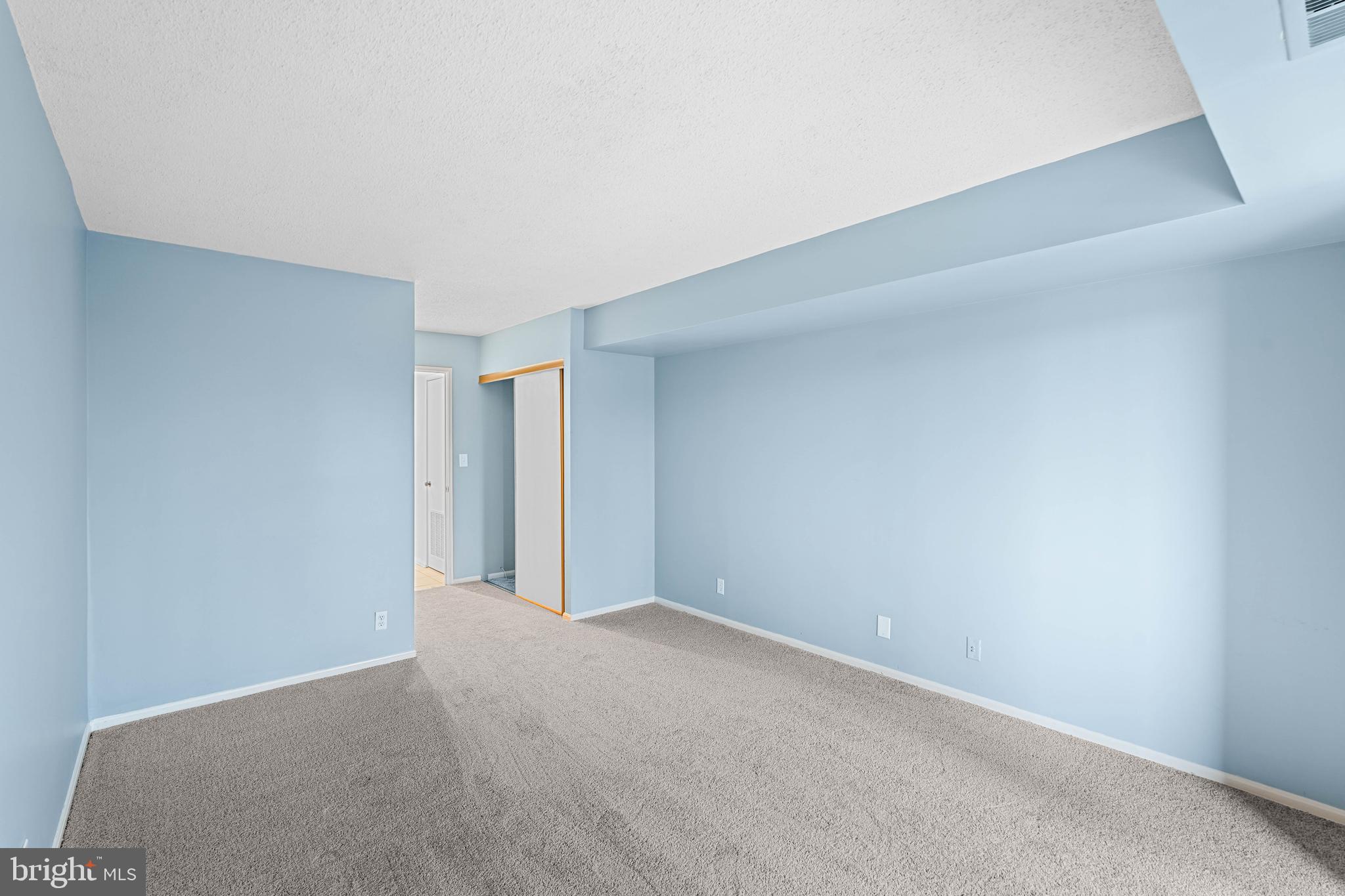 5904 MOUNT EAGLE DRIVE 104