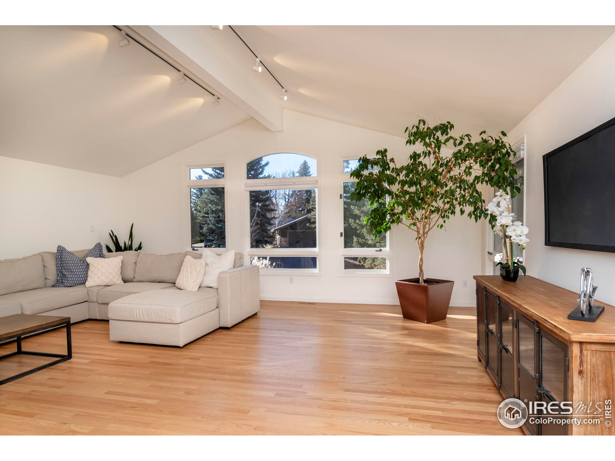 5332 Spotted Horse Trl