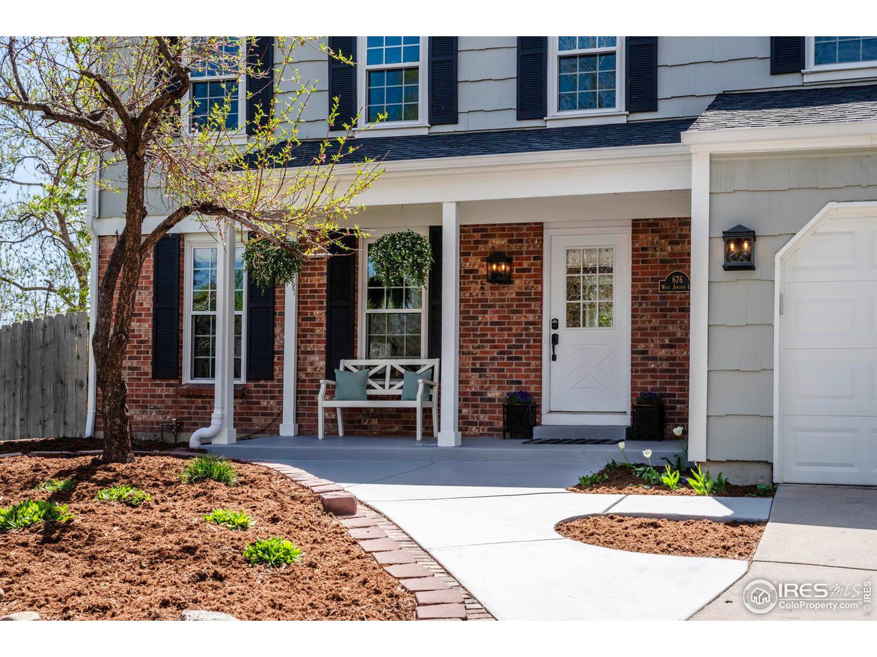 676 W Juniper Ct