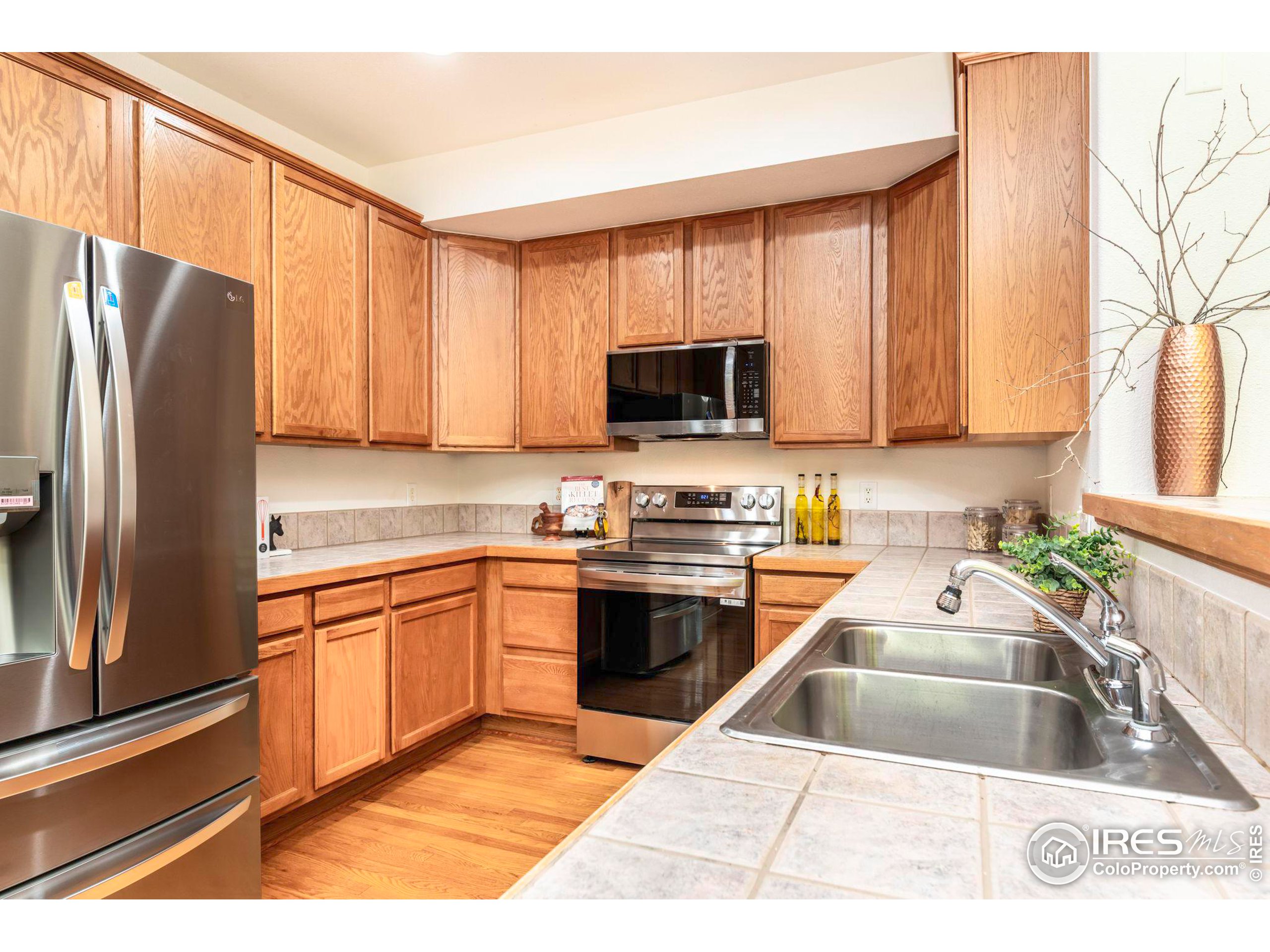 1430 Red Mountain Dr