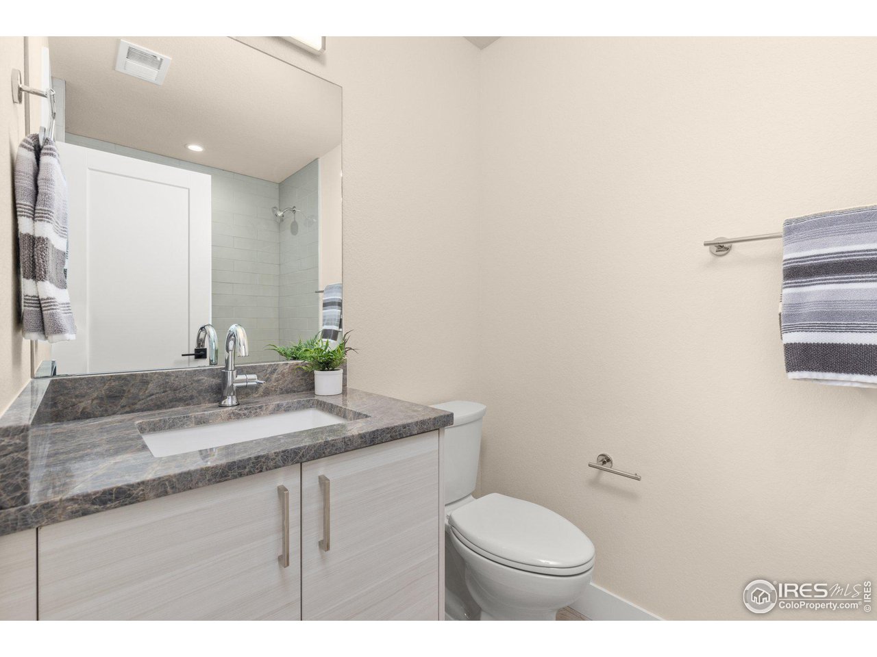 944 Saint Andrews Ln