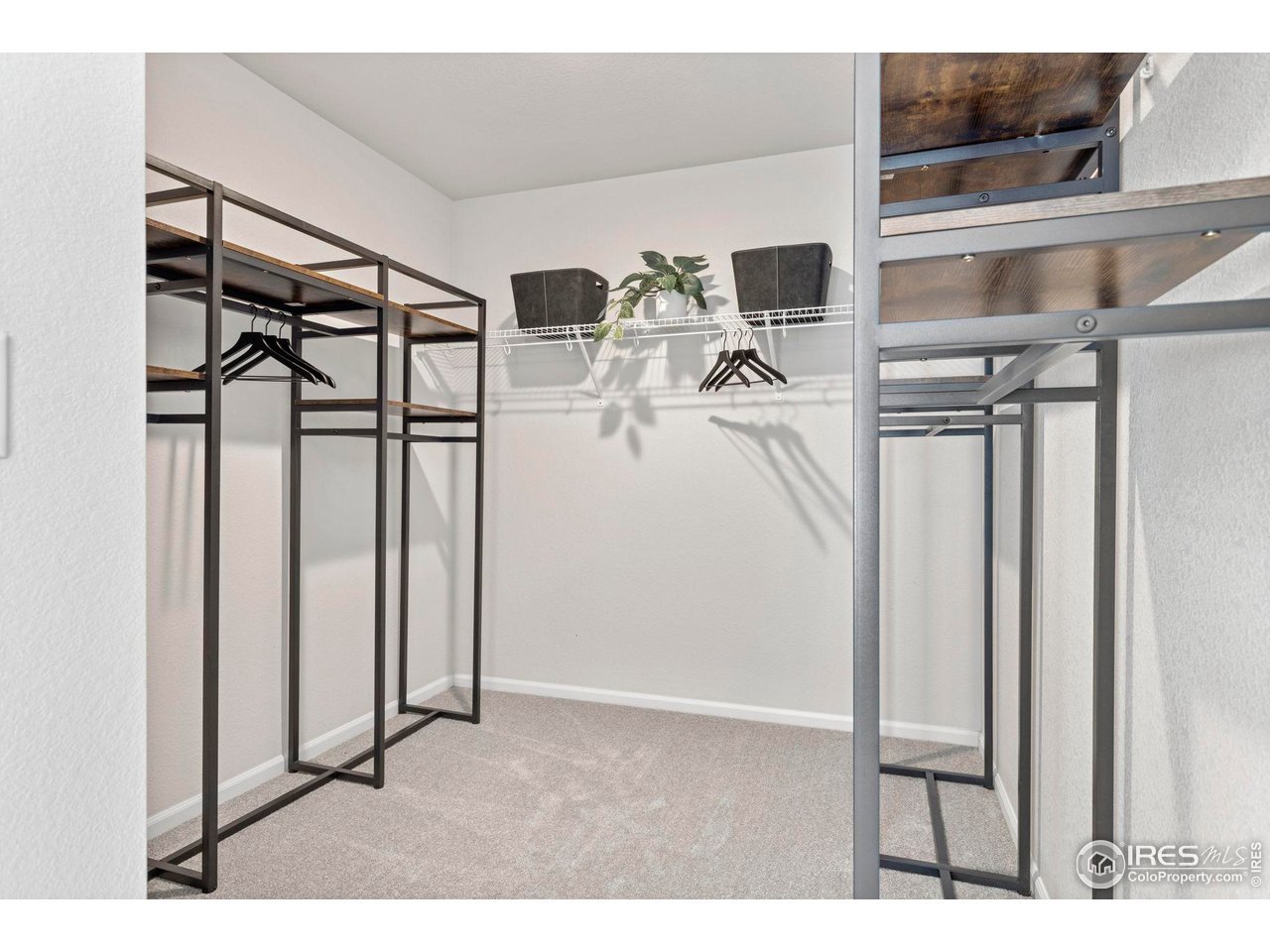 800 Boulder Peak Ave