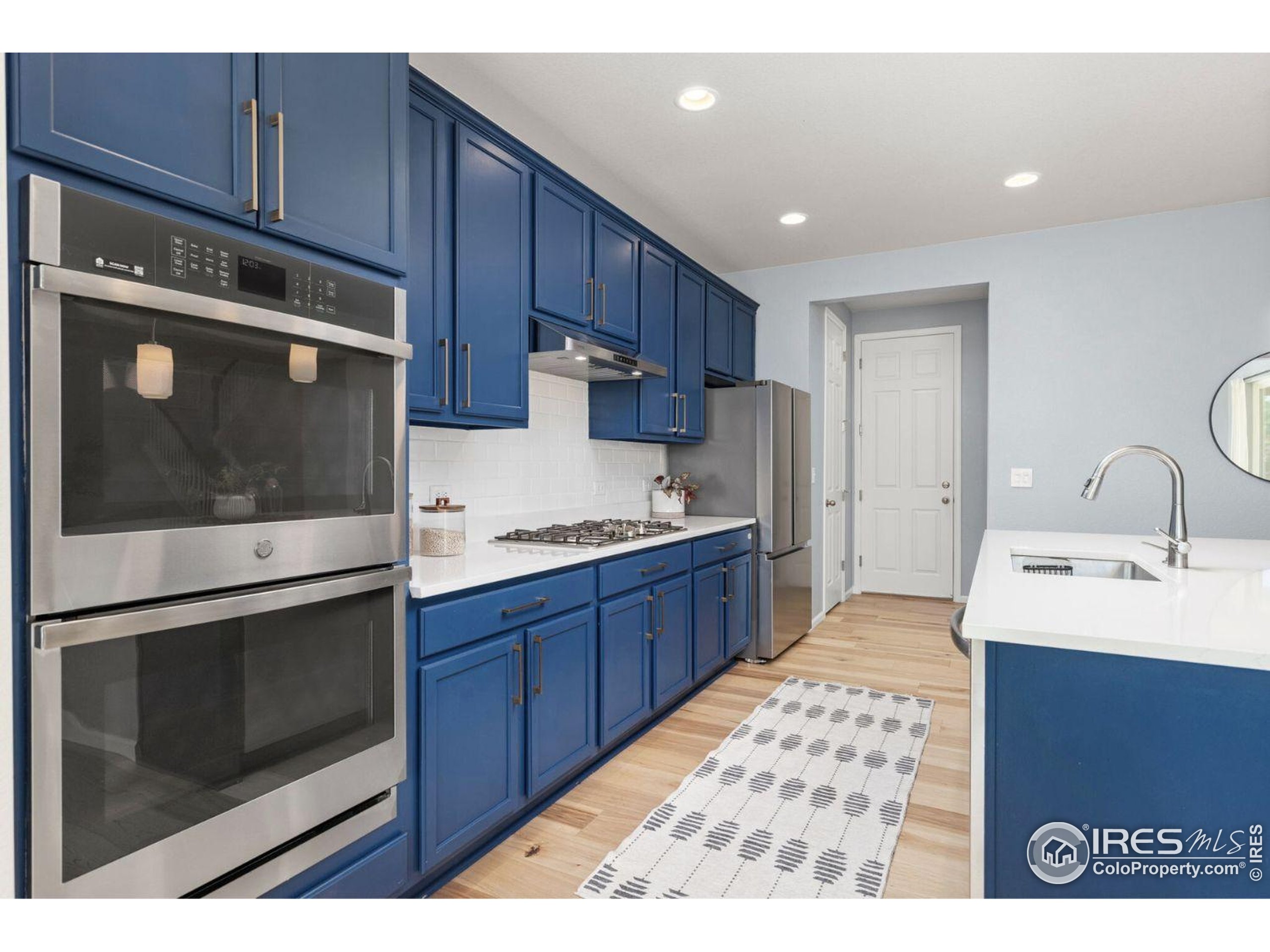 800 Boulder Peak Ave