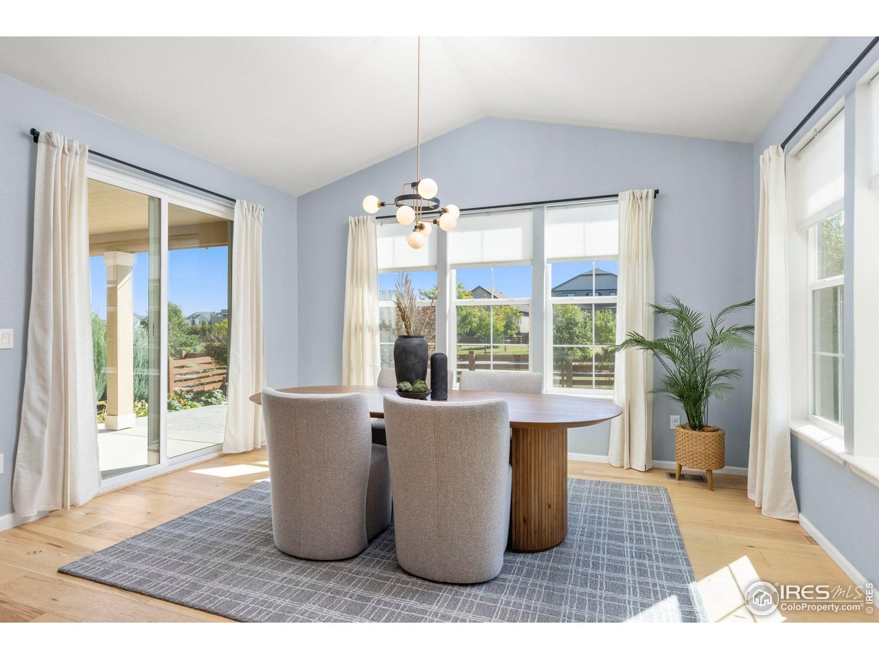 800 Boulder Peak Ave