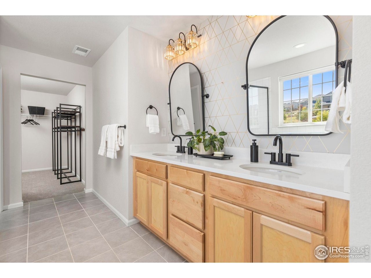 800 Boulder Peak Ave