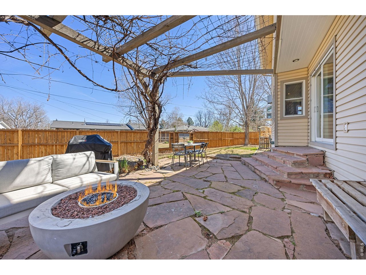 471 E Raintree Ct