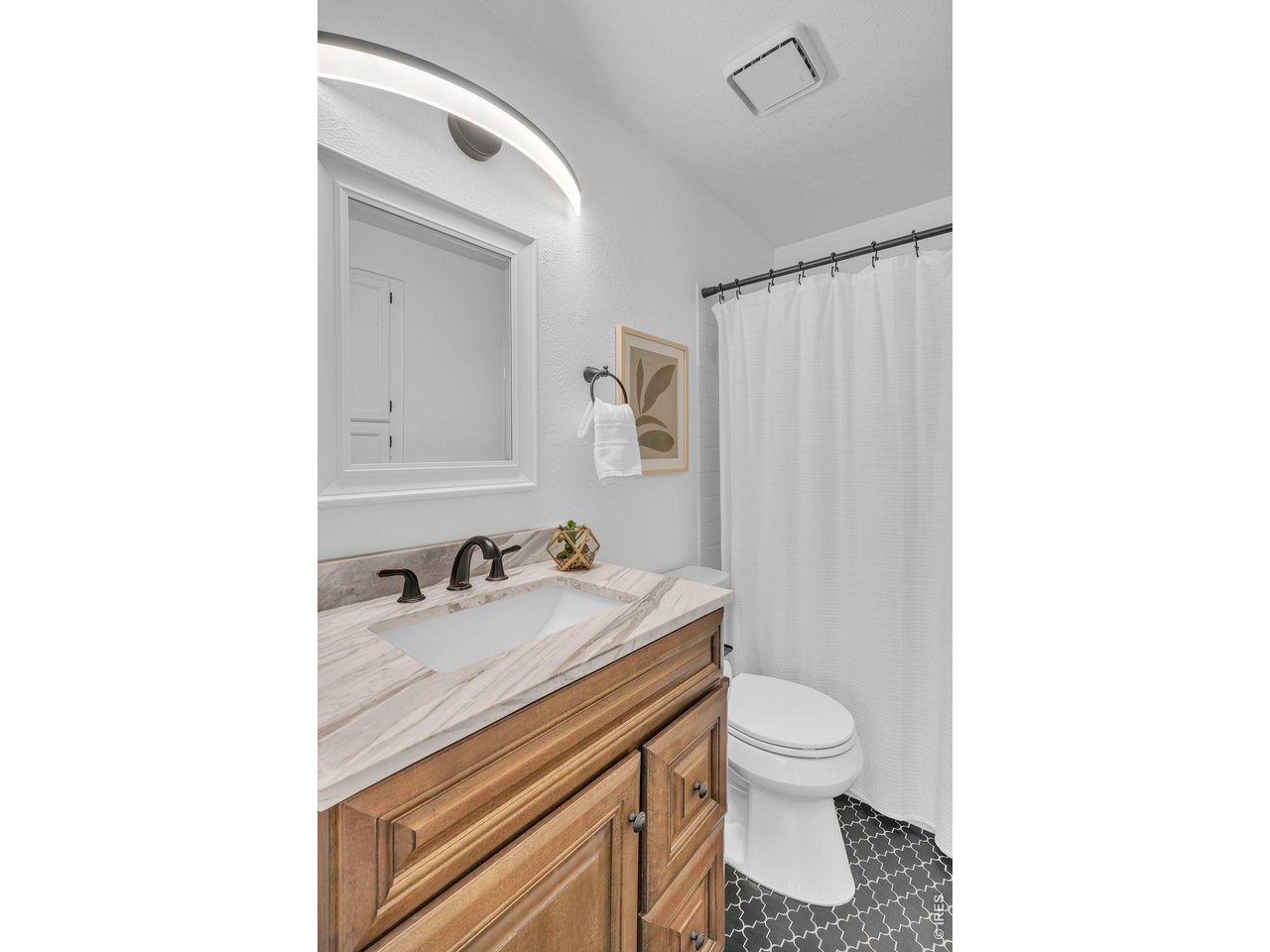 480 Catalpa Ct