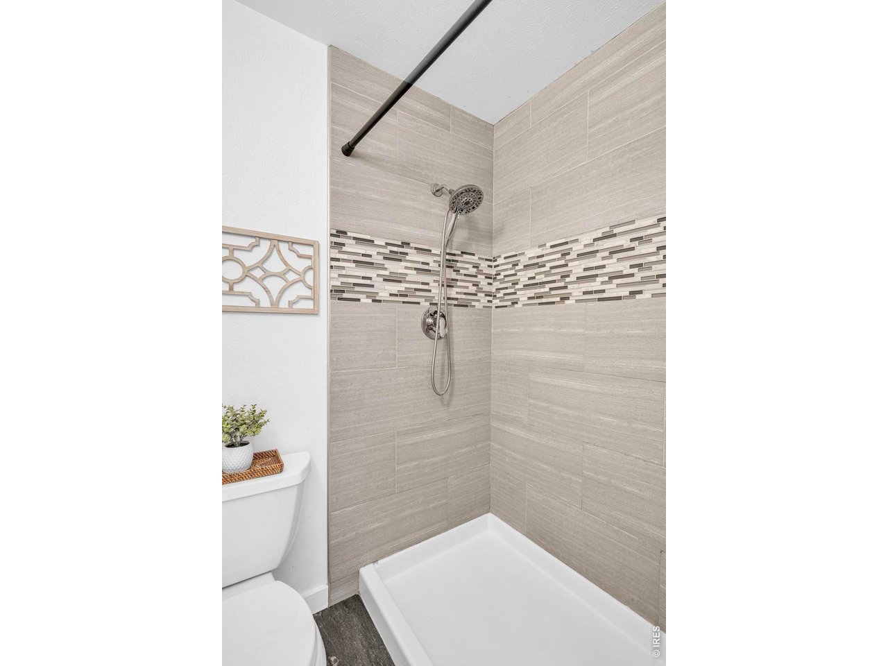 480 Catalpa Ct