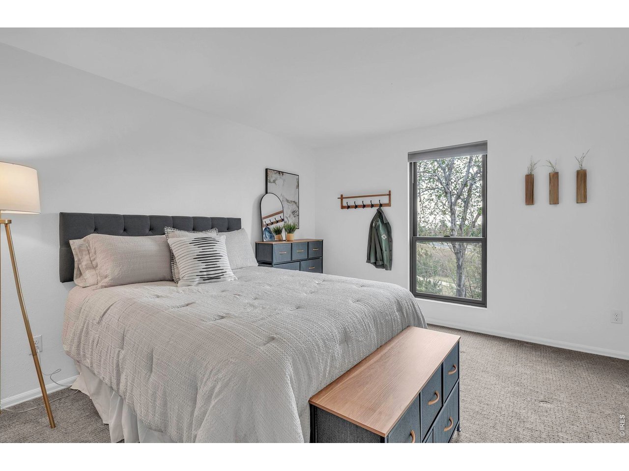 480 Catalpa Ct