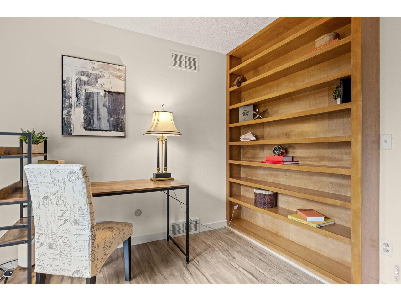 1766 W Choke Cherry Dr