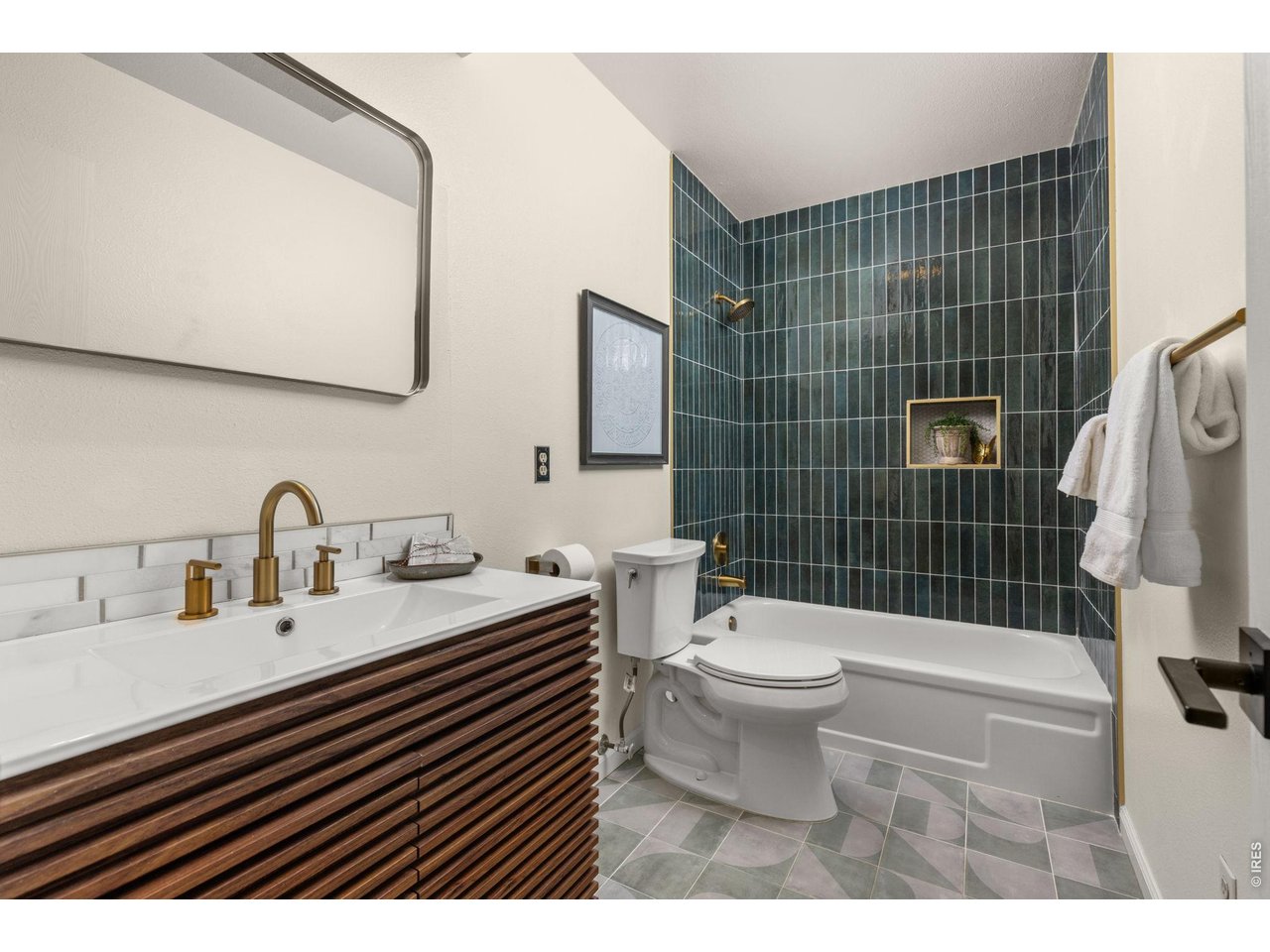 1766 W Choke Cherry Dr