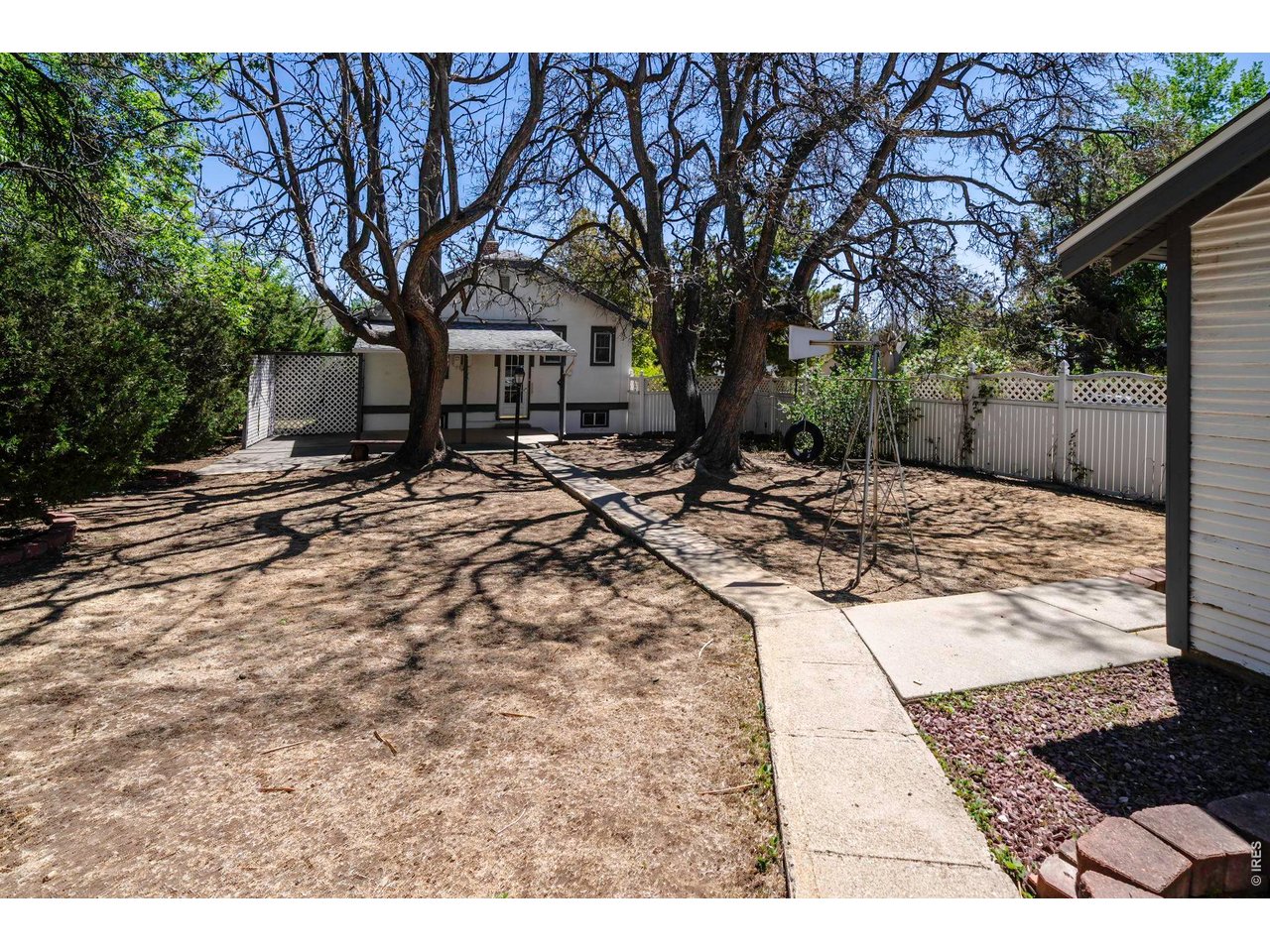 1101 Main St