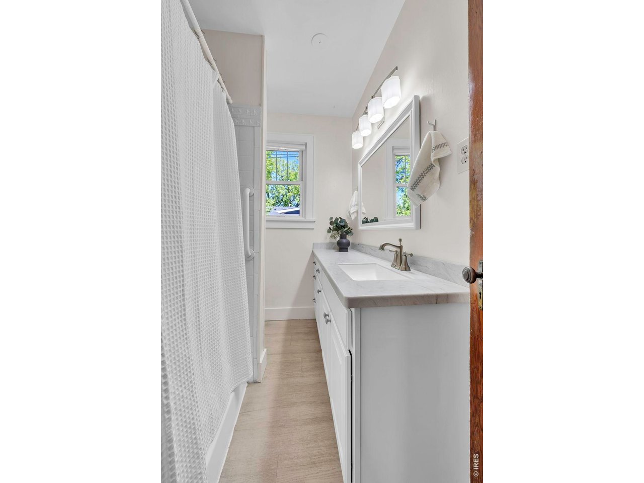 1101 Main St