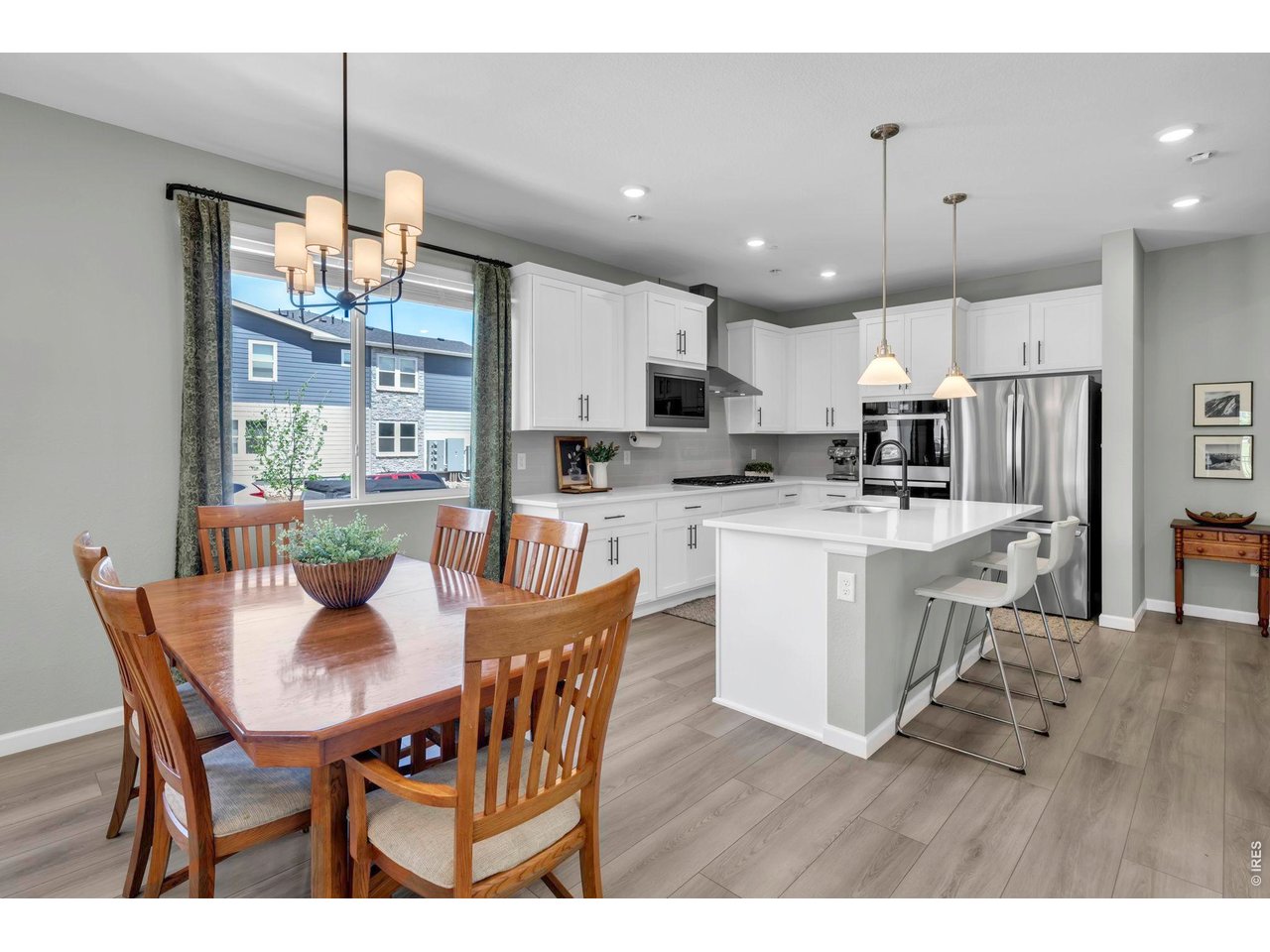 2718 Bear Springs Cir