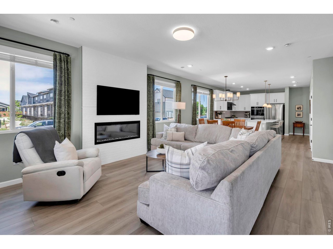 2718 Bear Springs Cir
