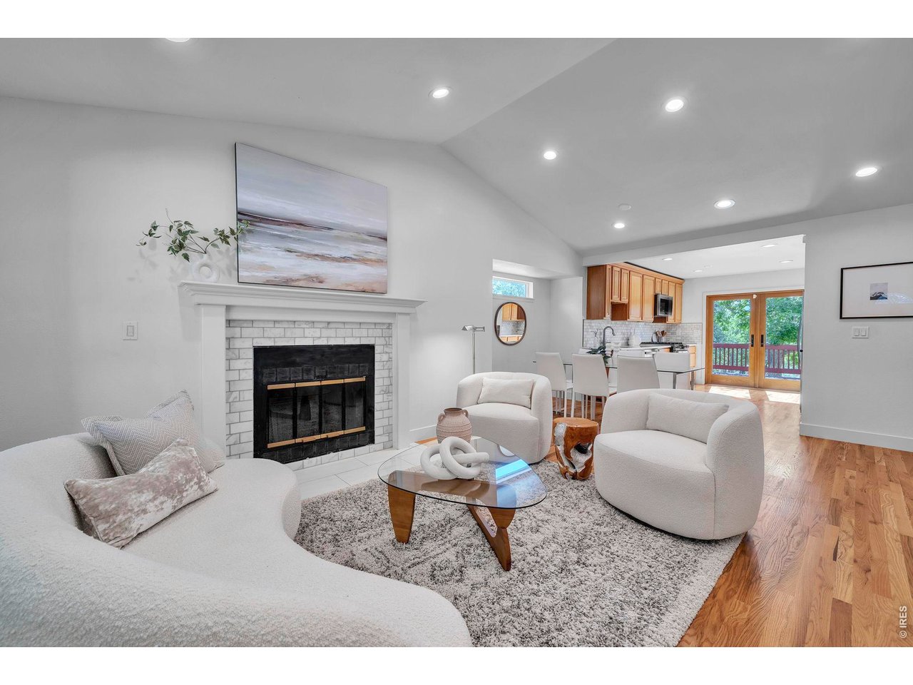 2124 W Centennial Dr