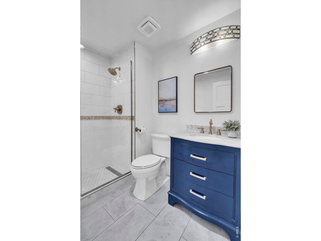 2124 W Centennial Dr
