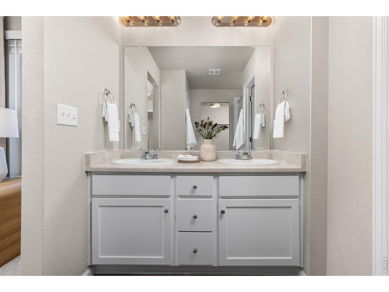 5453 Bauer Dr
