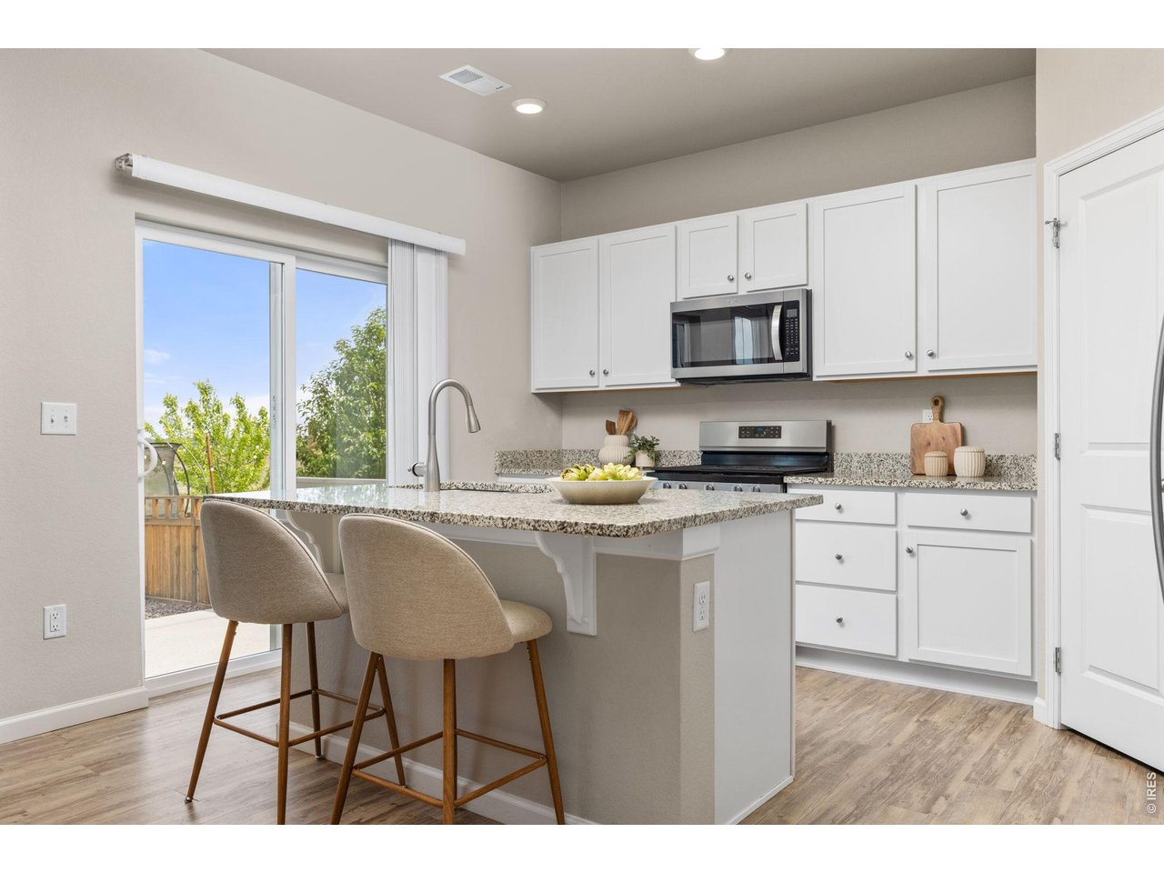 5453 Bauer Dr