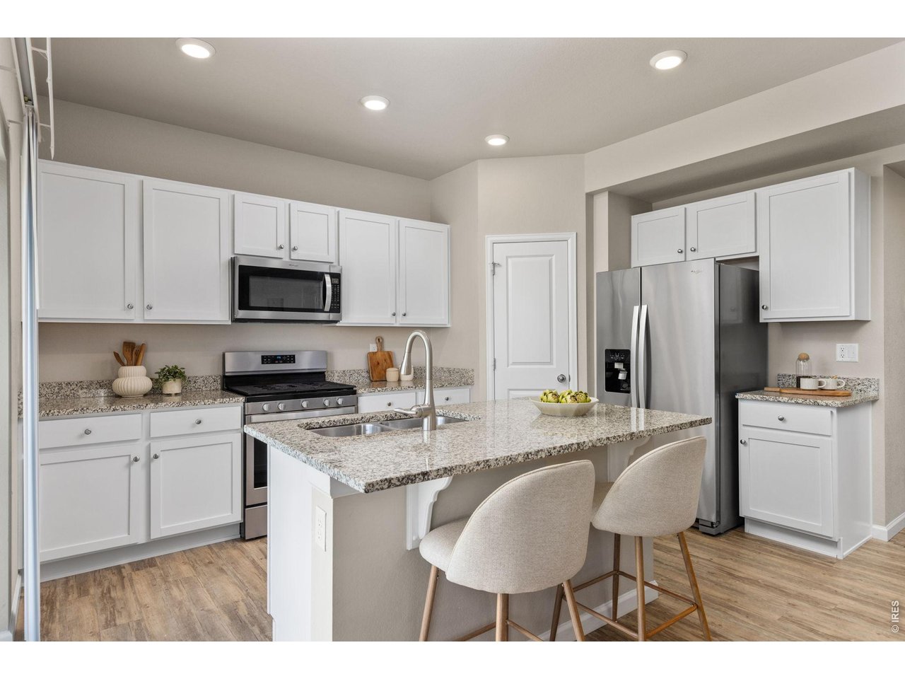 5453 Bauer Dr