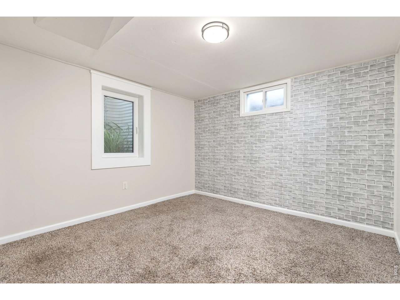 1120 Marigold Dr