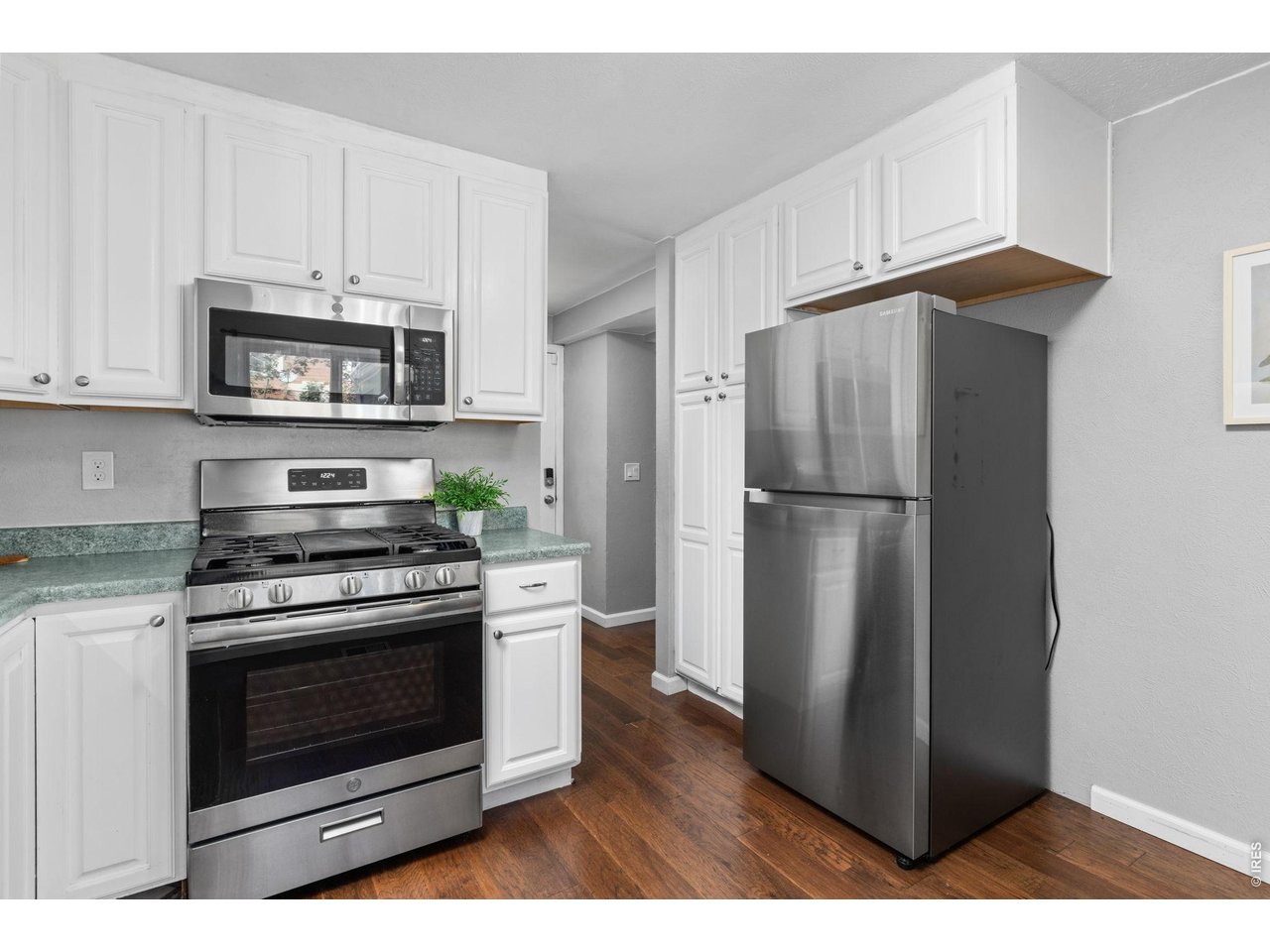 455 W Sycamore Ct