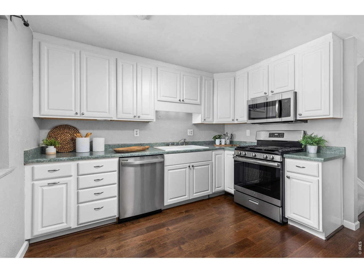 455 W Sycamore Ct