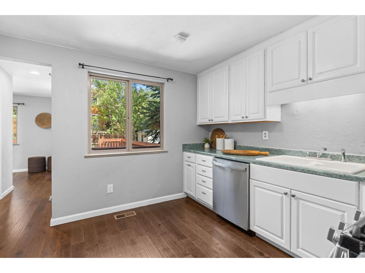 455 W Sycamore Ct