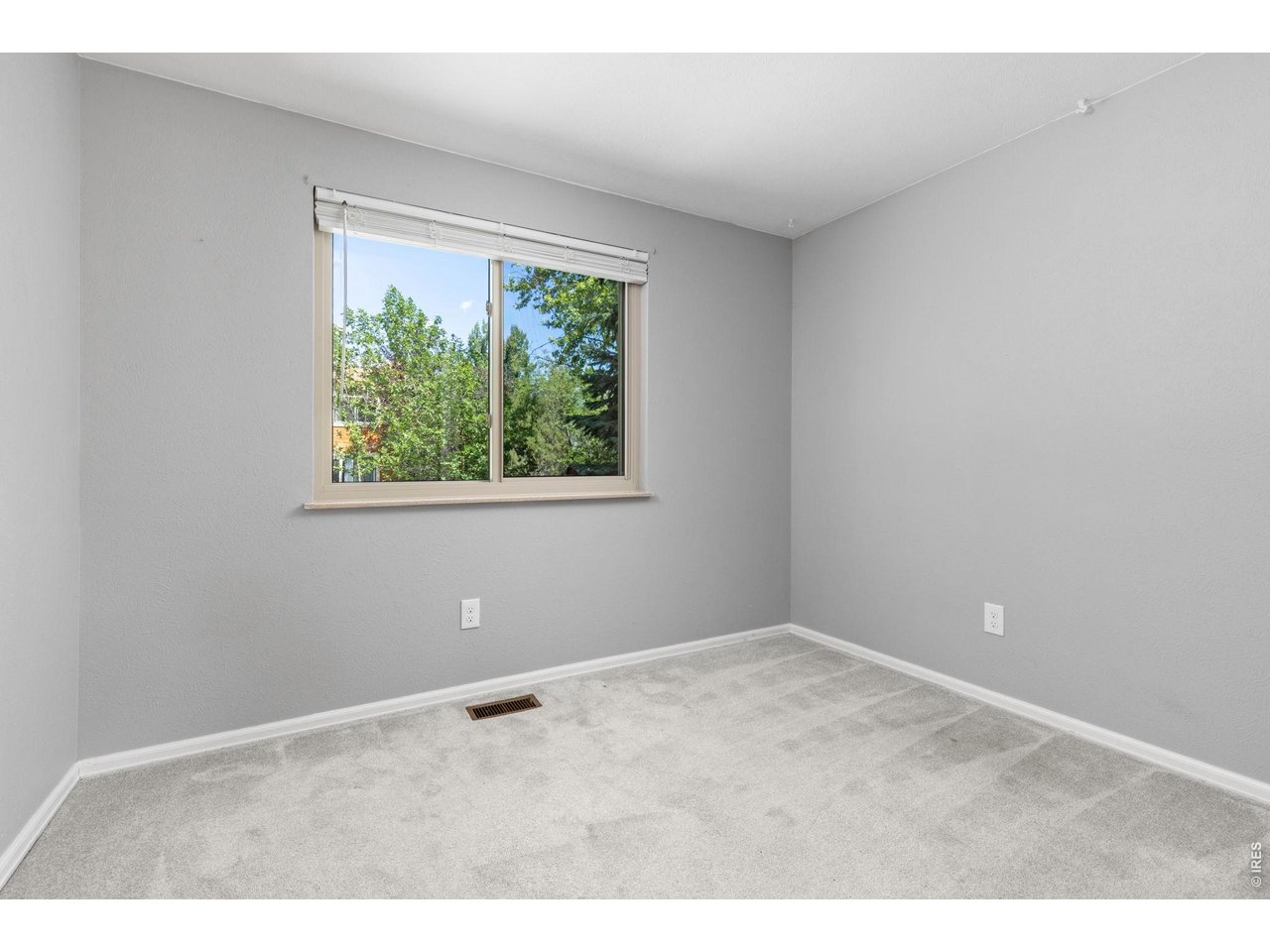 455 W Sycamore Ct