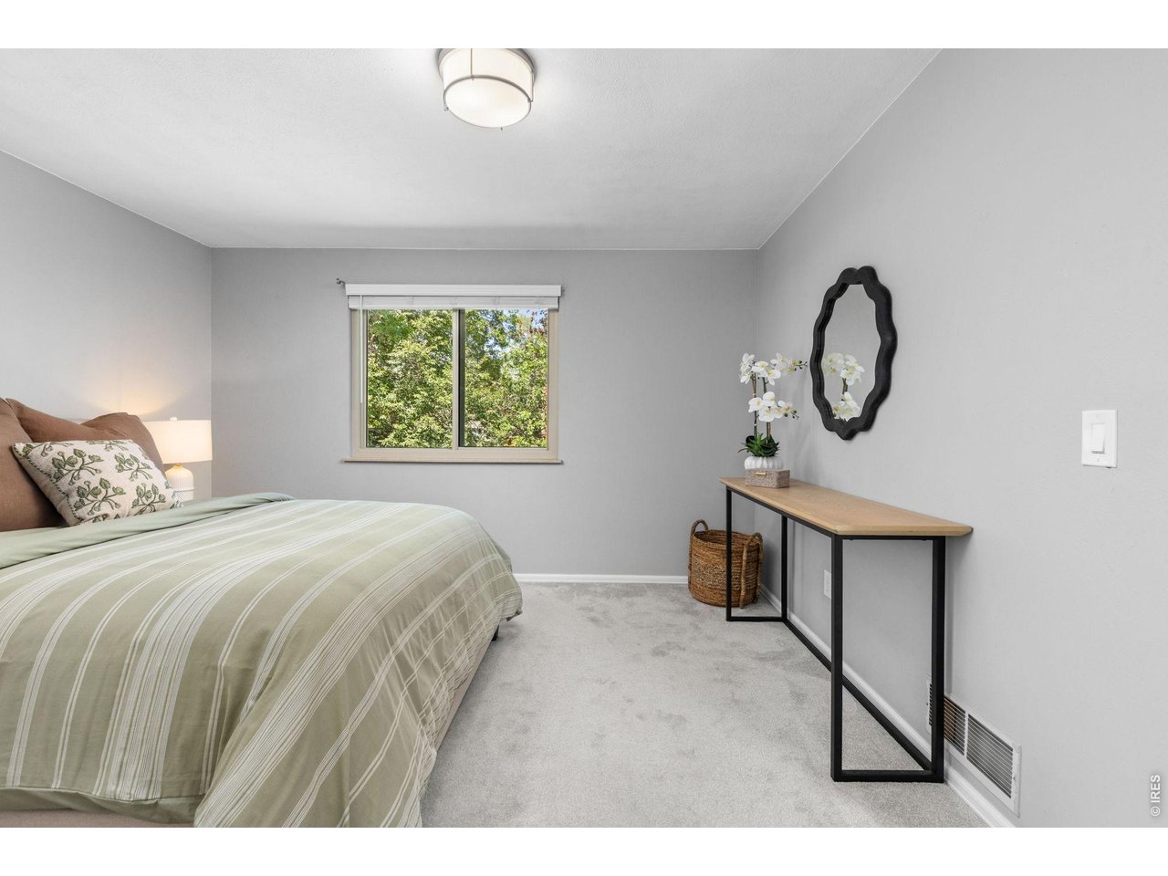 455 W Sycamore Ct