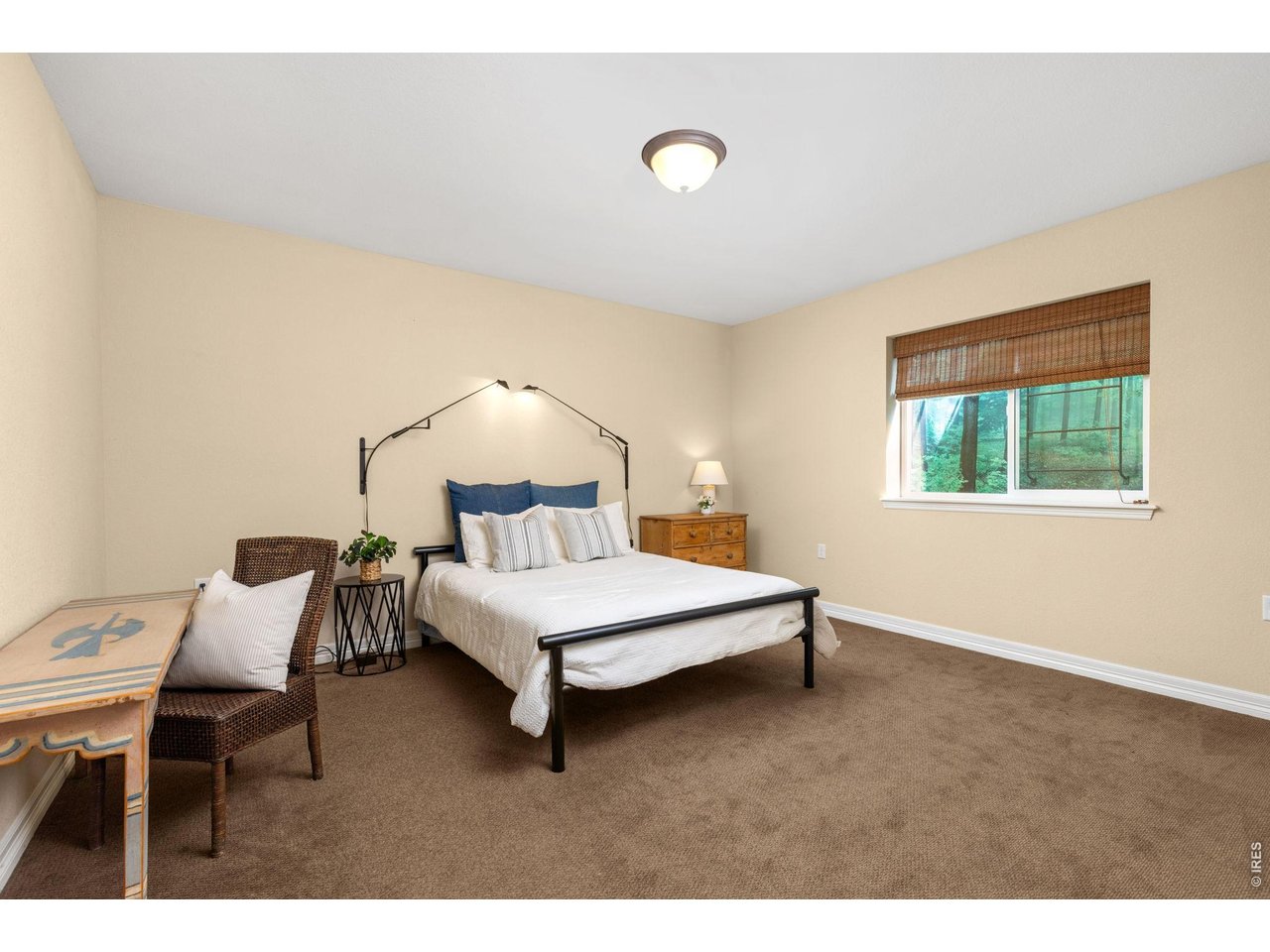 1806 Jules Ln