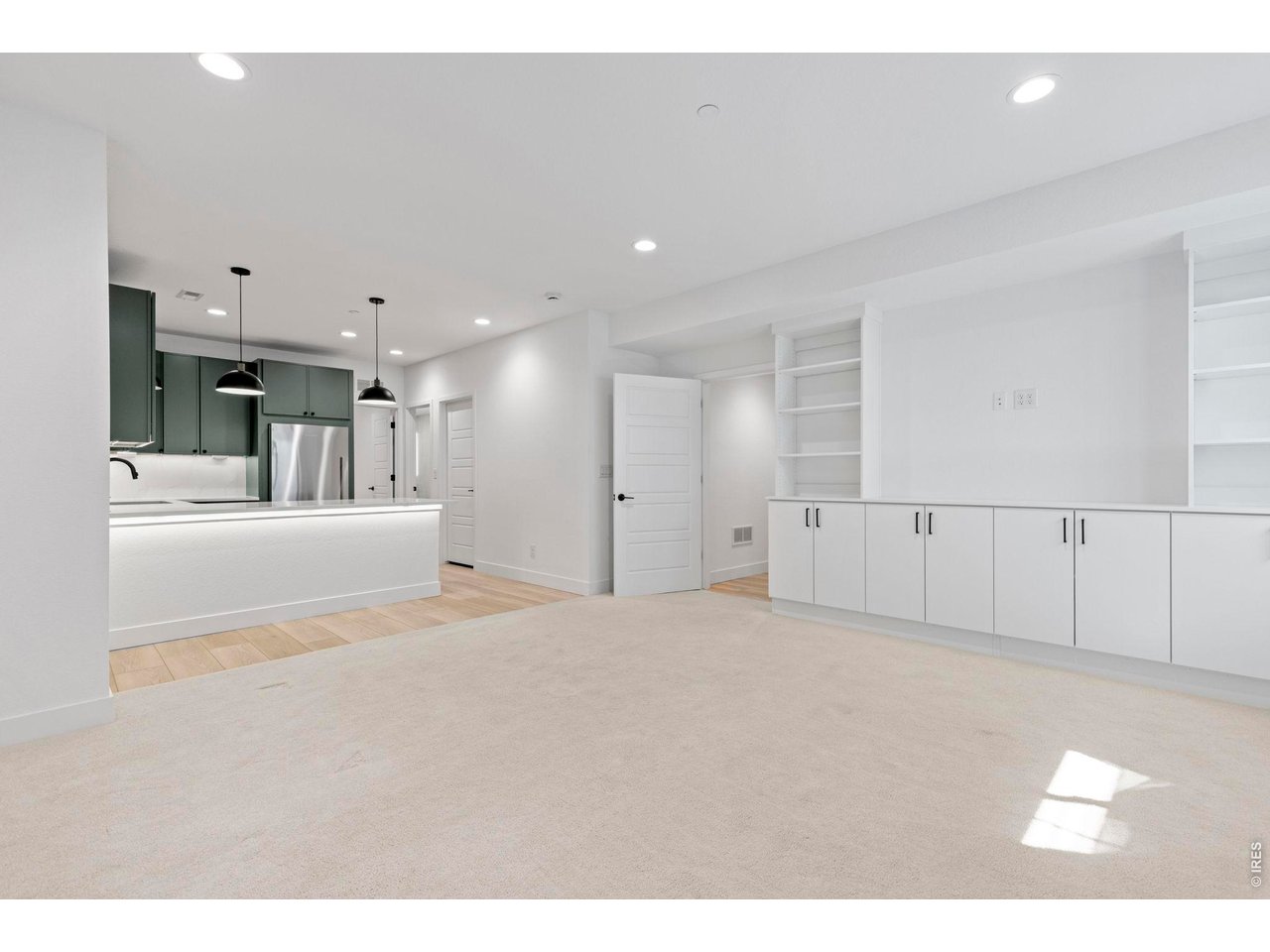 592 Central Park Cir