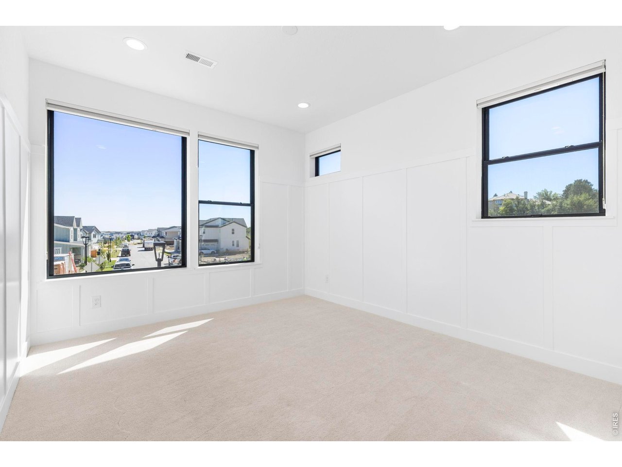 592 Central Park Cir