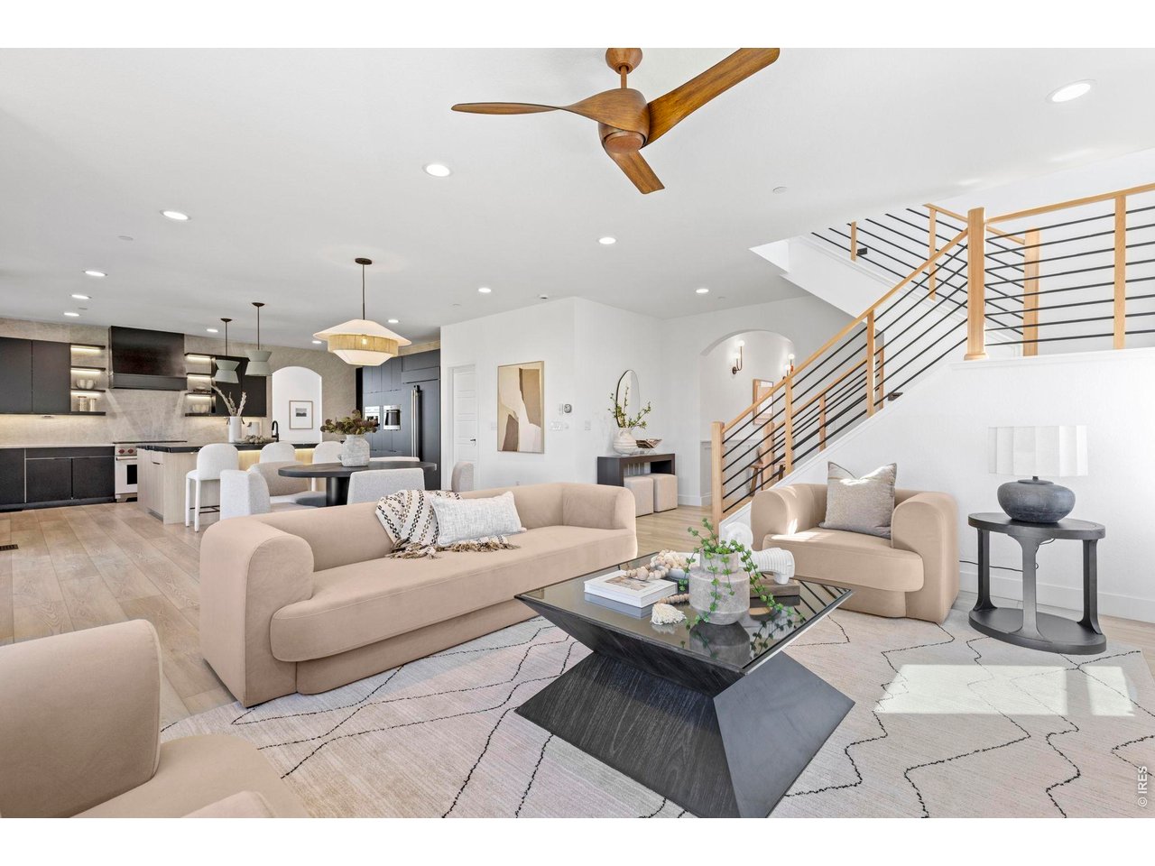 592 Central Park Cir