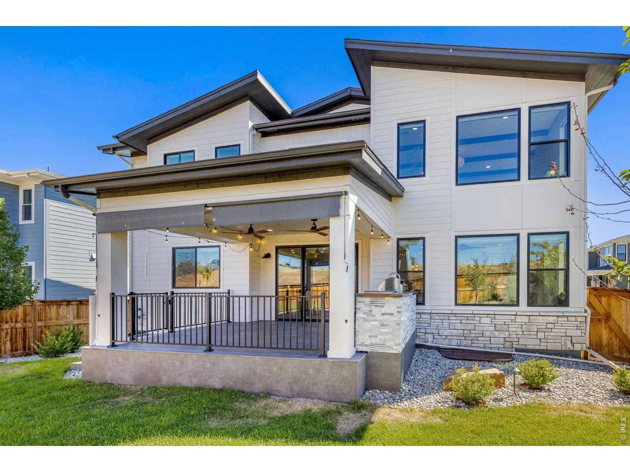 592 Central Park Cir