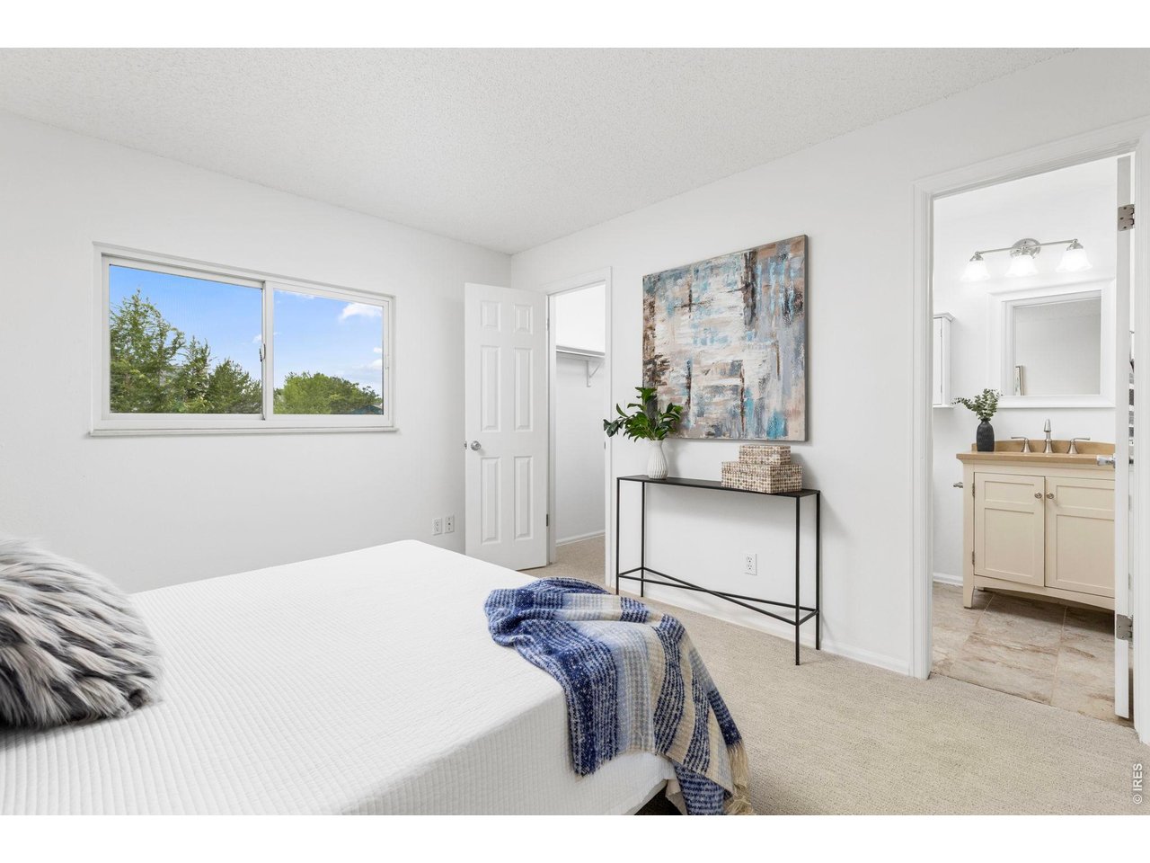 205 W Cornwall Ct