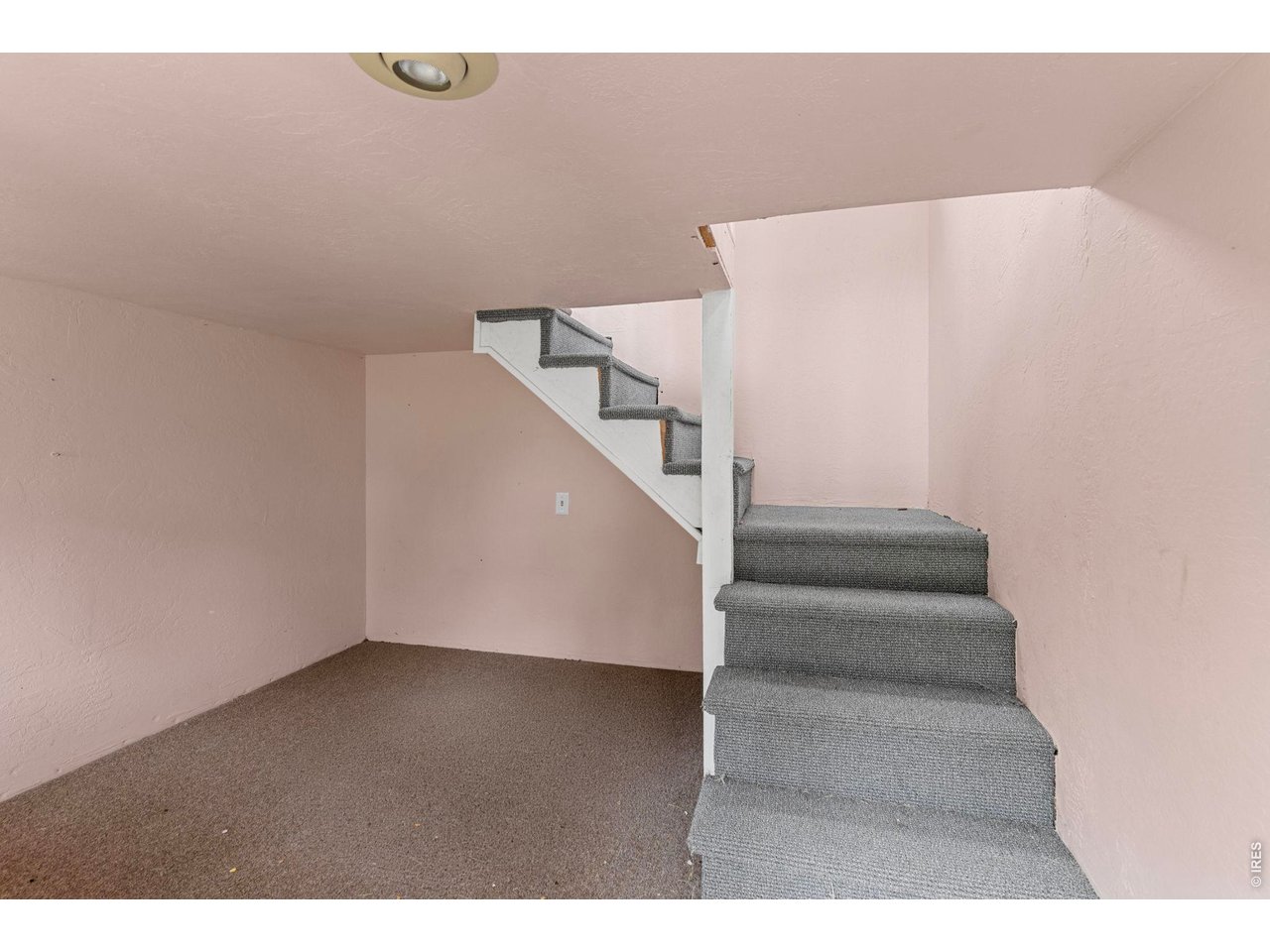 205 W Cornwall Ct