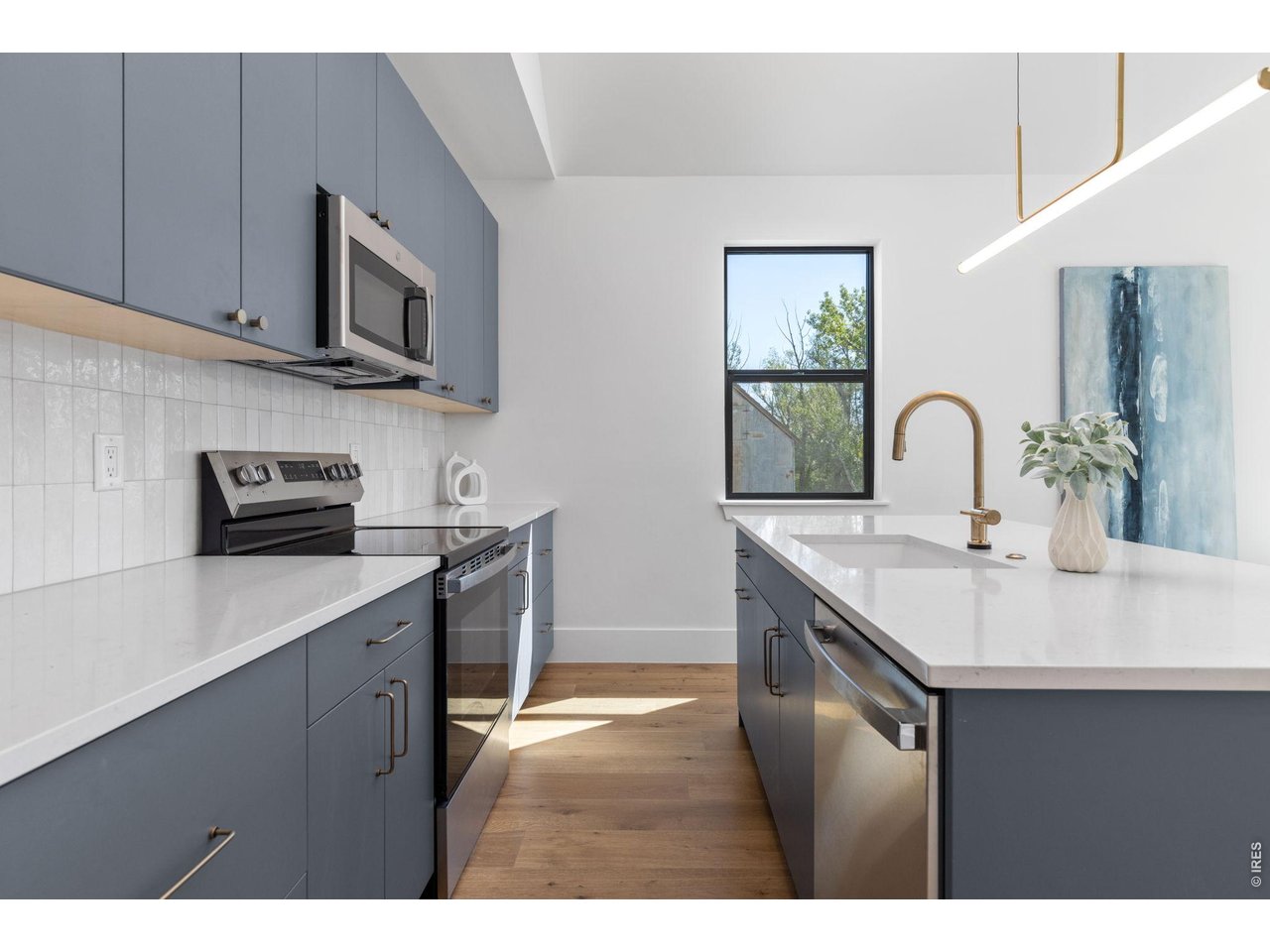 102 W William St