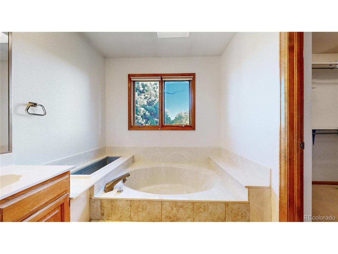 2365 Country Club Loop