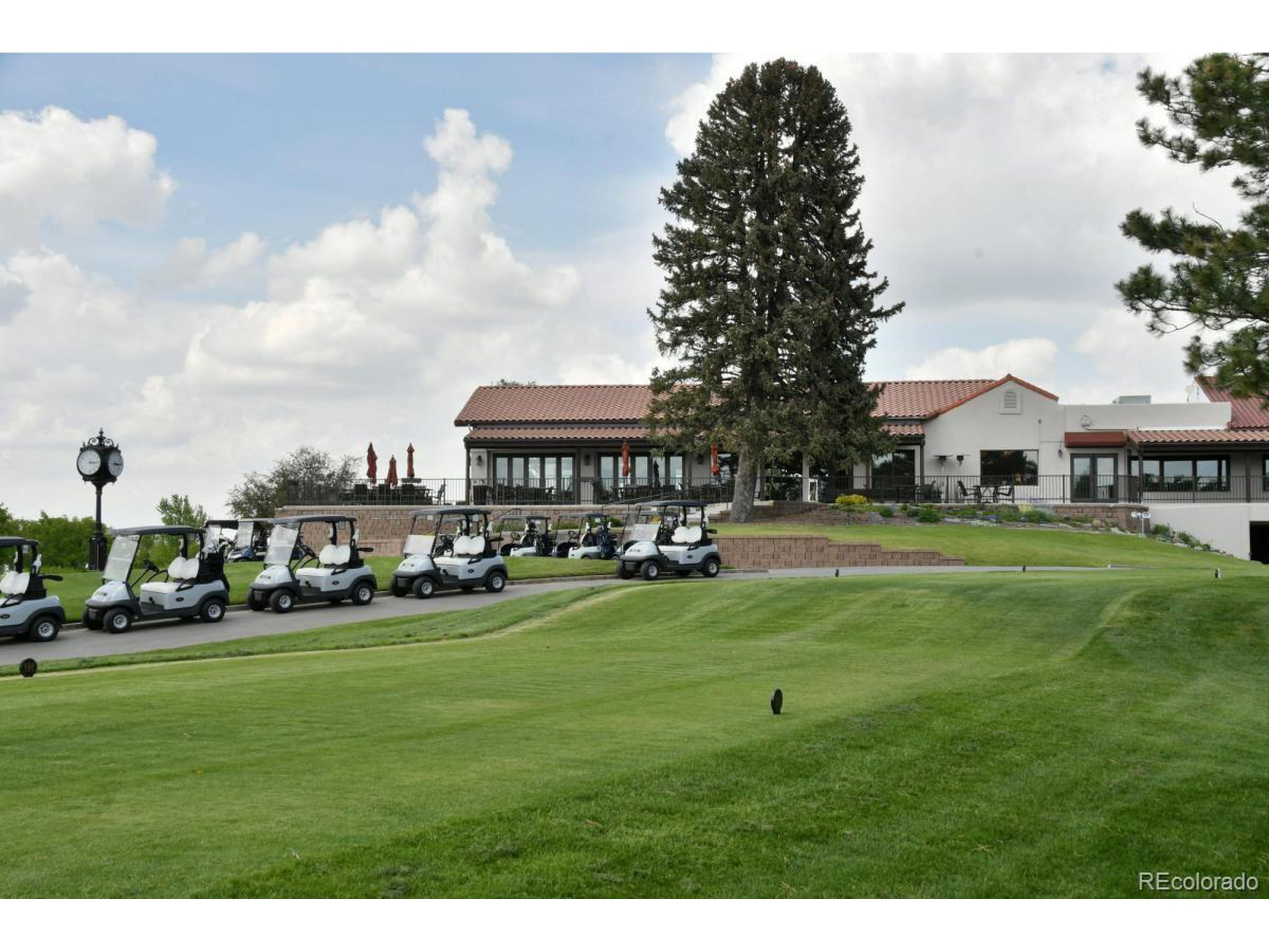 2365 Country Club Loop