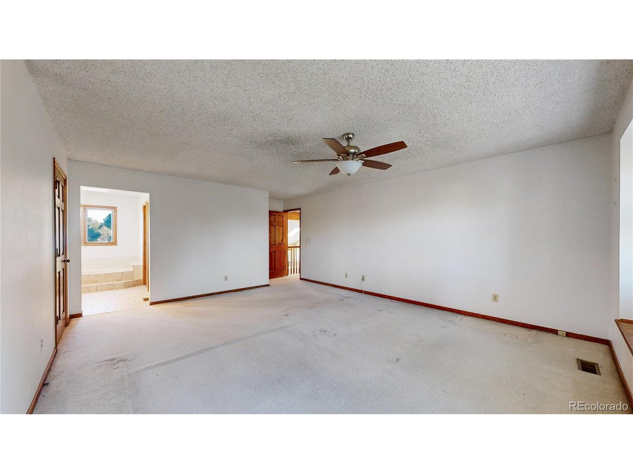 2365 Country Club Loop