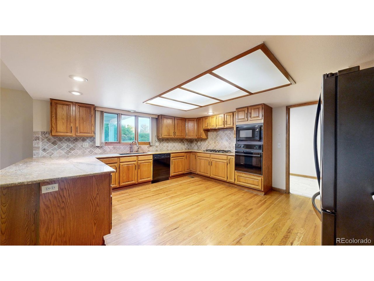 2365 Country Club Loop