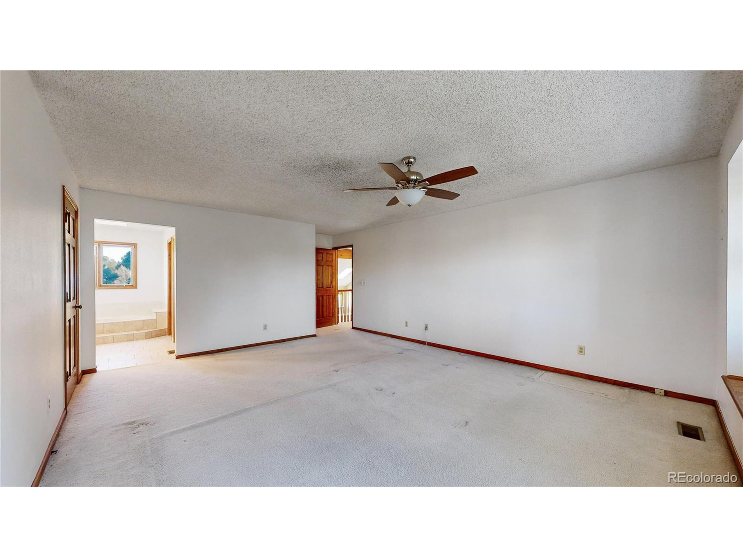 2365 Country Club Loop