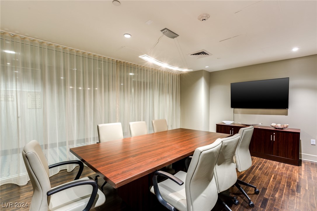 8255 LAS VEGAS Boulevard 1318