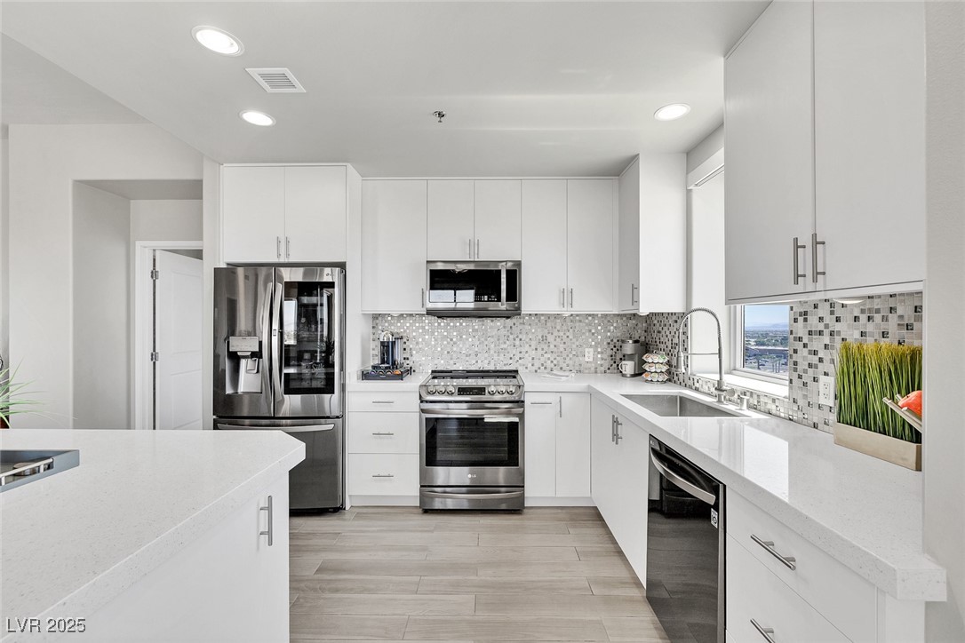 8255 Las Vegas Boulevard 921