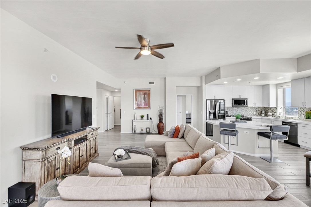 8255 Las Vegas Boulevard 921
