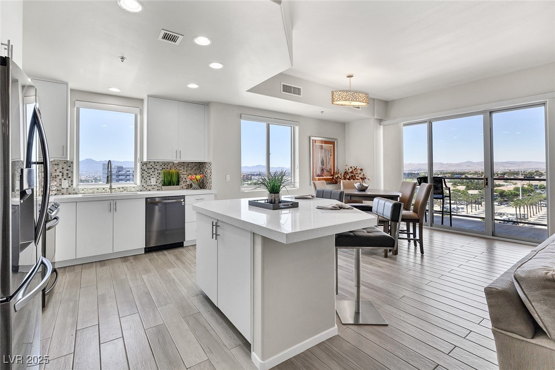 8255 Las Vegas Boulevard 921