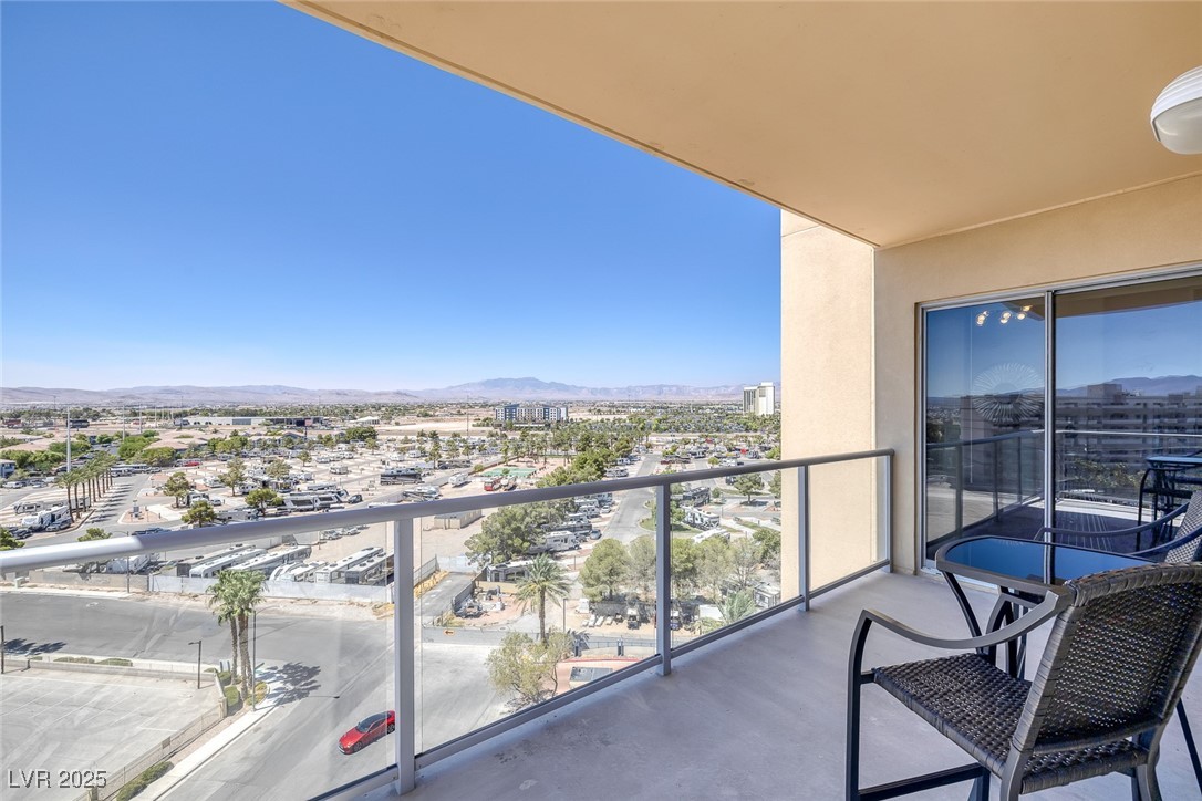 8255 Las Vegas Boulevard 921